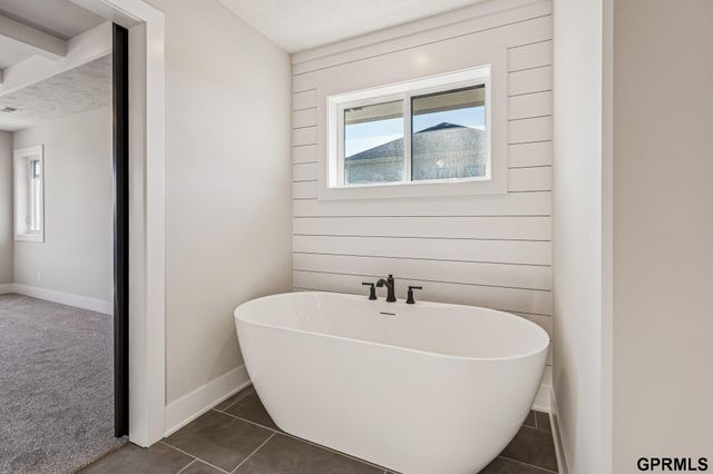 3901 S 212th Street, Elkhorn, NE 68022