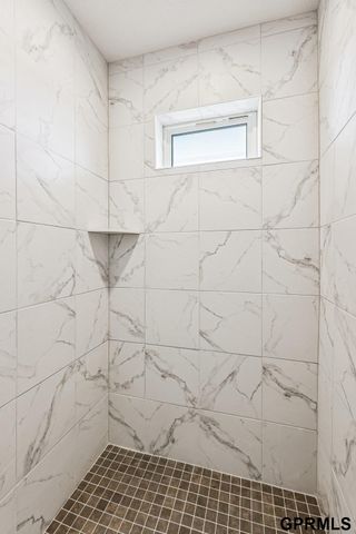 3901 S 212th Street, Elkhorn, NE 68022