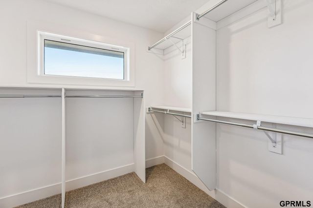 3901 S 212th Street, Elkhorn, NE 68022