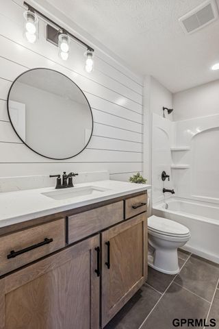 3901 S 212th Street, Elkhorn, NE 68022