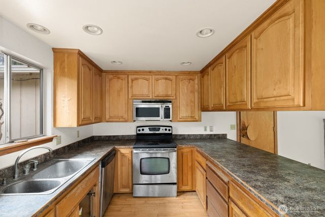 31446 28th Place SW, Federal Way, WA 98023