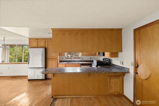 31446 28th Place SW, Federal Way, WA 98023