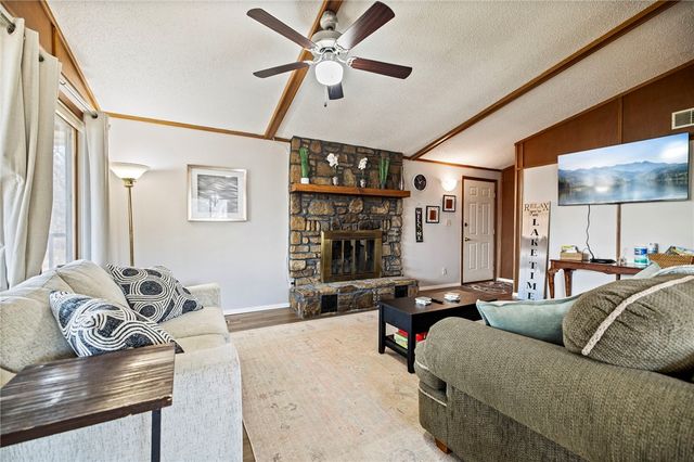 21583 Walnut Street, Garfield, AR 72732