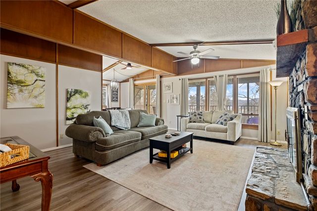 21583 Walnut Street, Garfield, AR 72732