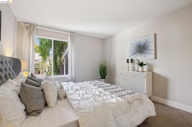 96 Bayside Ct, Richmond, CA 94804