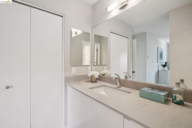 96 Bayside Ct, Richmond, CA 94804