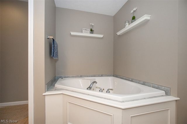 33316 Ambleside Drive, Avon Lake, OH 44012