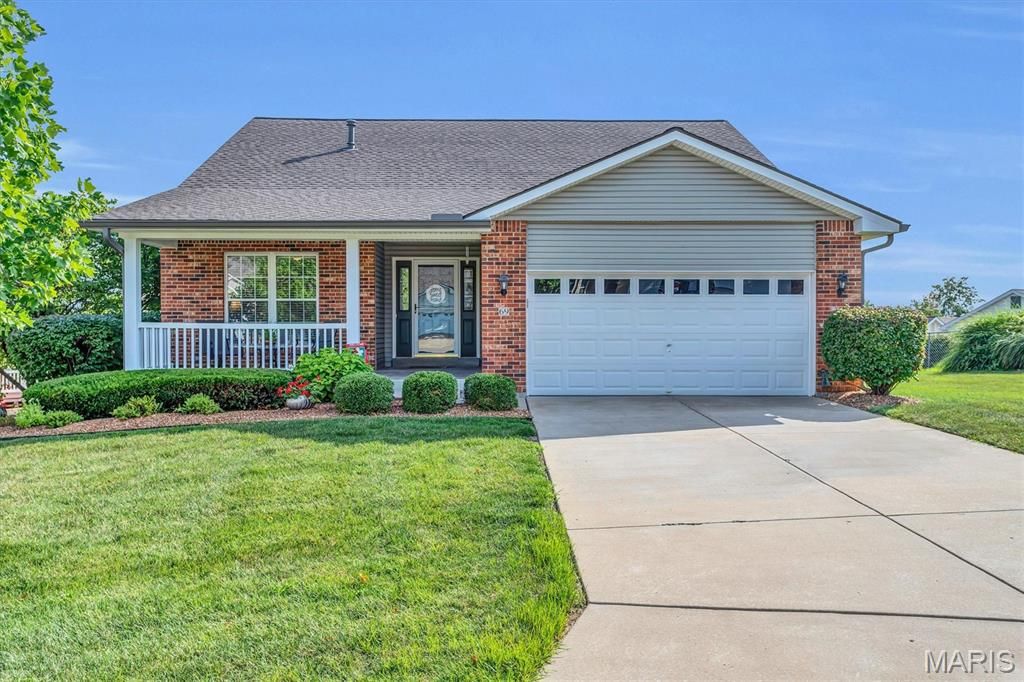 69 Bond Court, St Peters, MO 63376