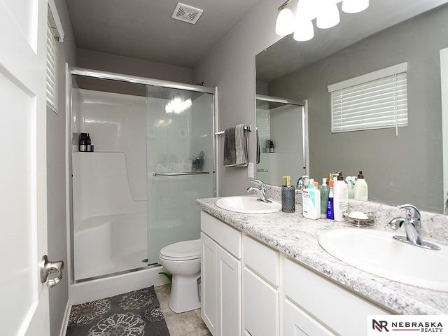 8025 N 84th Street, Omaha, NE 68122