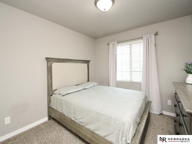 8025 N 84th Street, Omaha, NE 68122