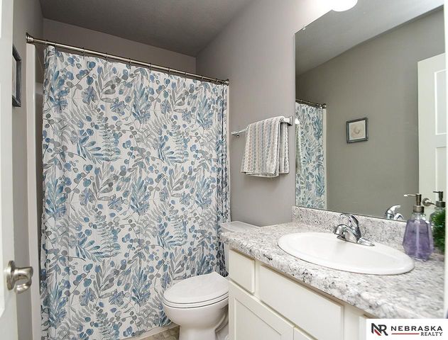 8025 N 84th Street, Omaha, NE 68122