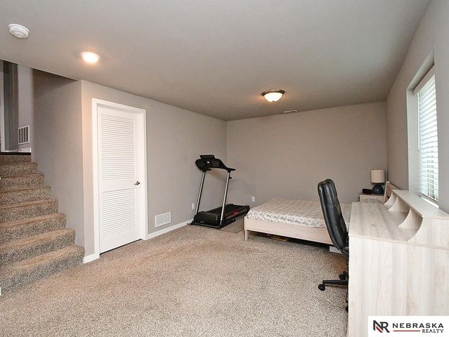 8025 N 84th Street, Omaha, NE 68122