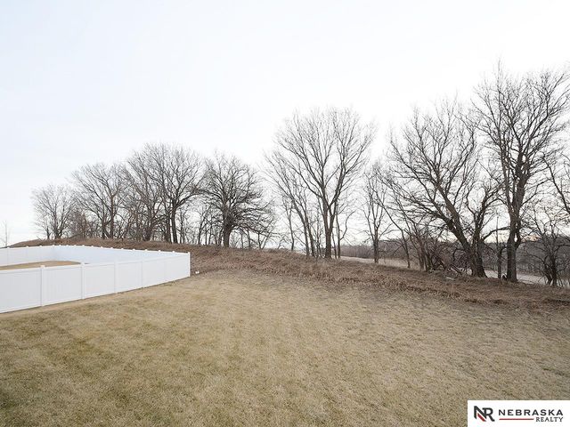8025 N 84th Street, Omaha, NE 68122