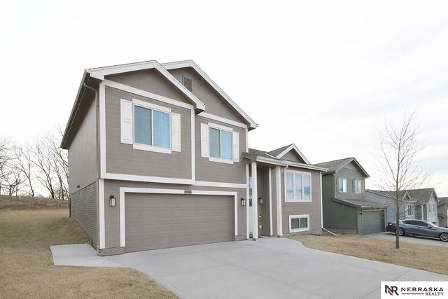 8025 N 84th Street, Omaha, NE 68122