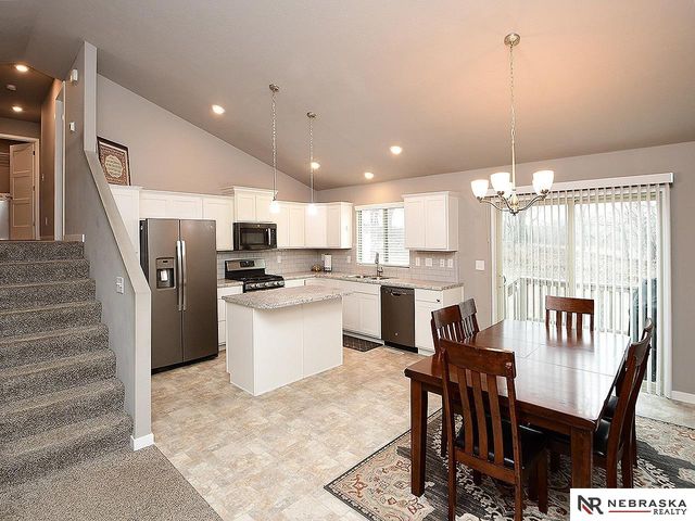 8025 N 84th Street, Omaha, NE 68122