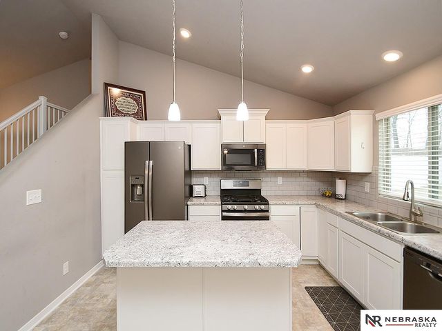 8025 N 84th Street, Omaha, NE 68122