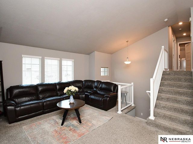 8025 N 84th Street, Omaha, NE 68122