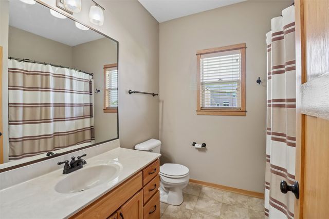 520 Crescent Lane, Norwalk, IA 50211