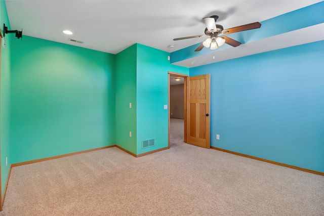 520 Crescent Lane, Norwalk, IA 50211