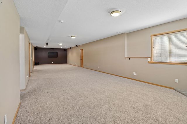 520 Crescent Lane, Norwalk, IA 50211