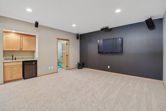 520 Crescent Lane, Norwalk, IA 50211