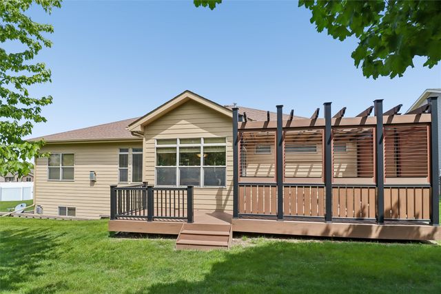 520 Crescent Lane, Norwalk, IA 50211