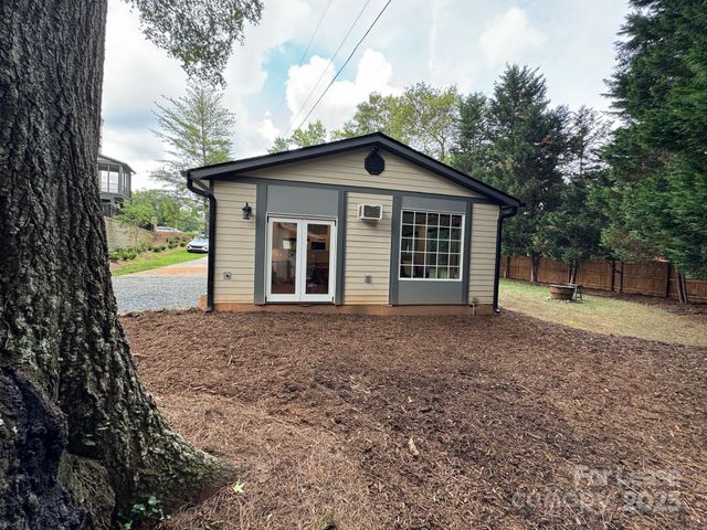 716 E Woodlawn Road, Charlotte, NC 28209