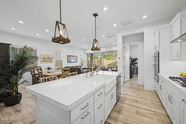 21641 N 59TH Street, Phoenix, AZ 85054