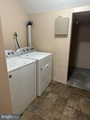 6850 SIGNATURE CIR, Alexandria, VA 22310