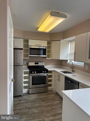 6850 SIGNATURE CIR, Alexandria, VA 22310