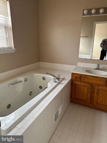 6850 SIGNATURE CIR, Alexandria, VA 22310