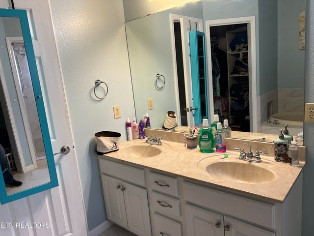 2034 Keno Drive, Crossville, TN 38572