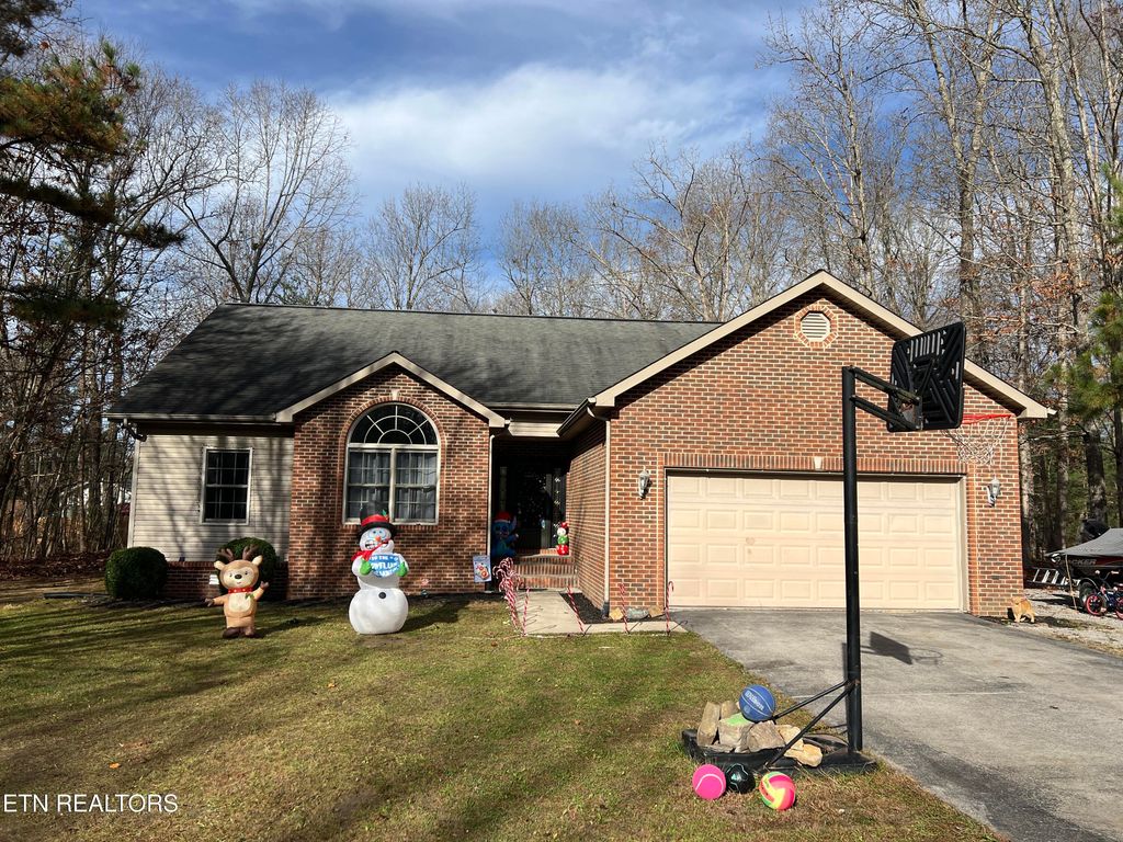 2034 Keno Drive, Crossville, TN 38572