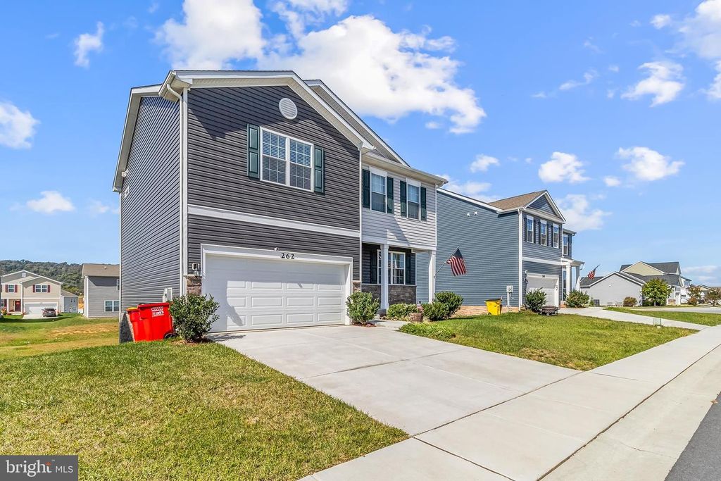 262 AYLESBURY LN, Martinsburg, WV 25403