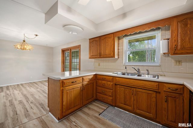 4725 N NELSON Avenue, Peoria, IL 61614