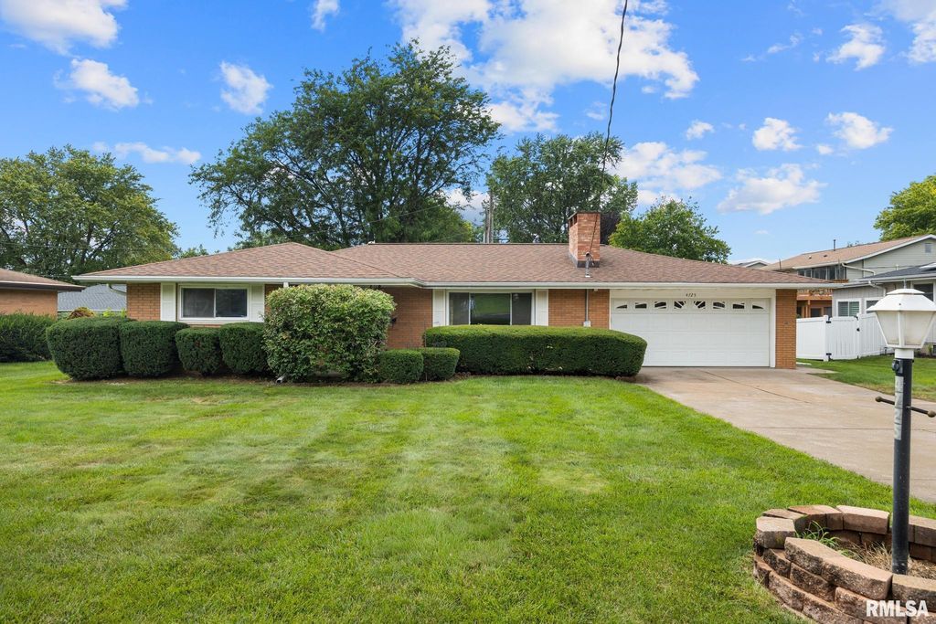 4725 N NELSON Avenue, Peoria, IL 61614