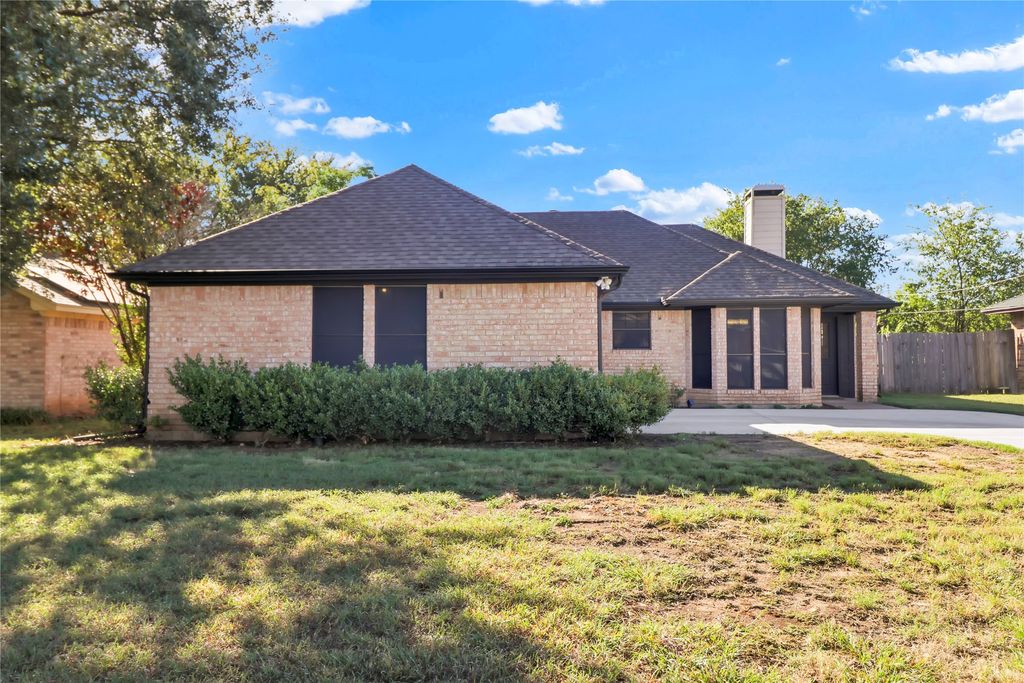 409 Odell Street, Cleburne, TX 76033 — photo 2