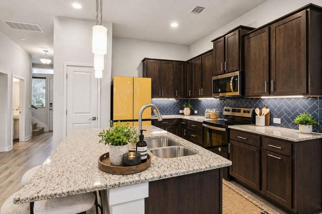 1208 Limelight LN, Pflugerville, TX 78660