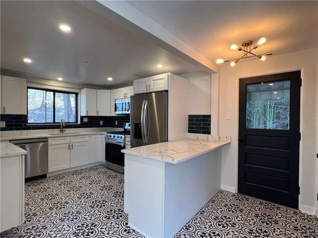 658 Fort Couch road, Upper St Clair, PA 15241