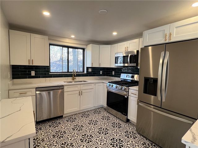 658 Fort Couch road, Upper St Clair, PA 15241