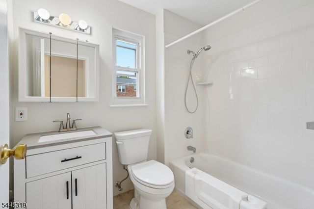 79 Roseland Ave 73, Caldwell Boro Twp., NJ 07006