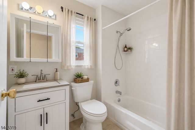 79 Roseland Ave 73, Caldwell Boro Twp., NJ 07006