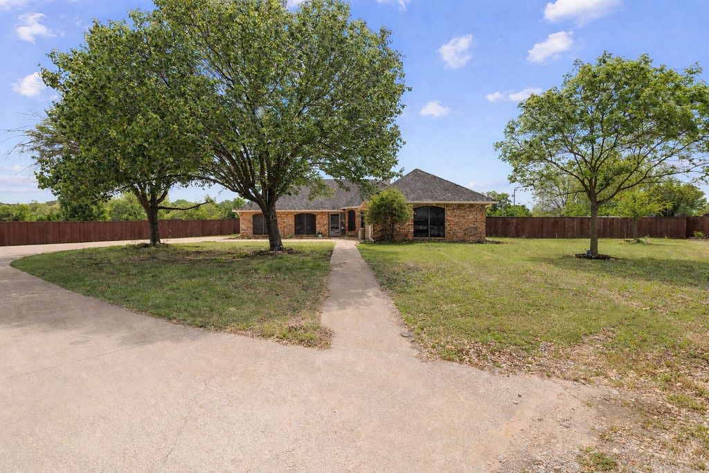4200 Jennifer Lane, Crowley, TX 76036