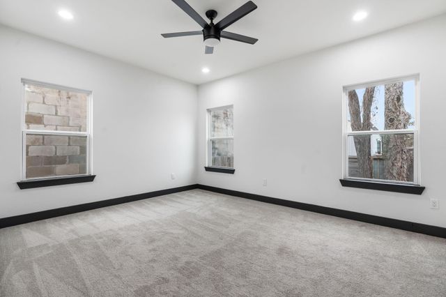 911 Panama Boulevard, Houston, TX 77009