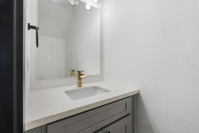 911 Panama Boulevard, Houston, TX 77009