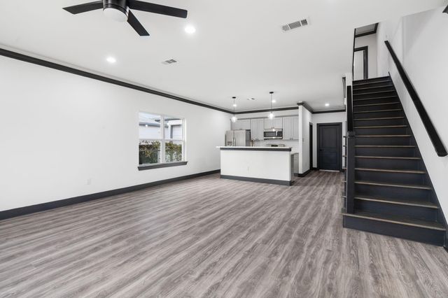 911 Panama Boulevard, Houston, TX 77009