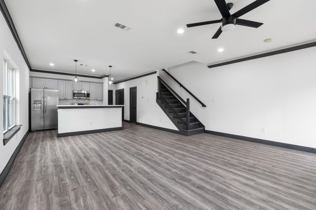 911 Panama Boulevard, Houston, TX 77009