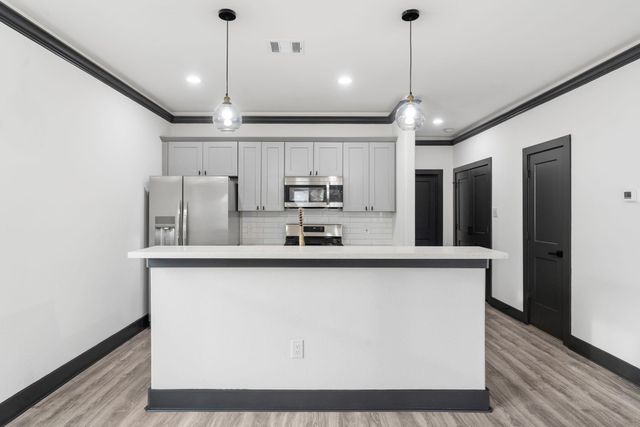 911 Panama Boulevard, Houston, TX 77009