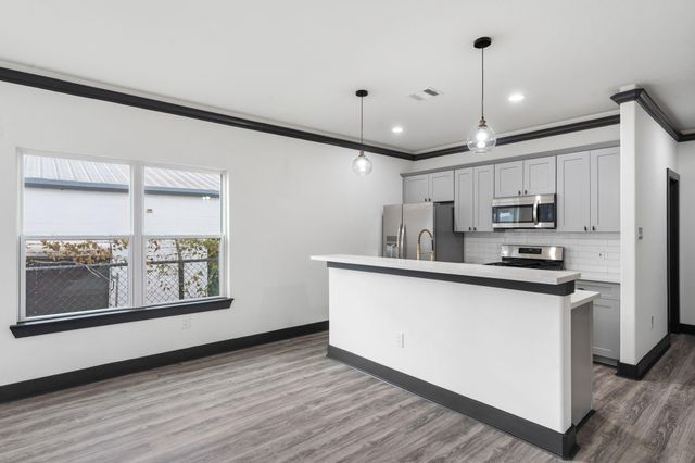 911 Panama Boulevard, Houston, TX 77009