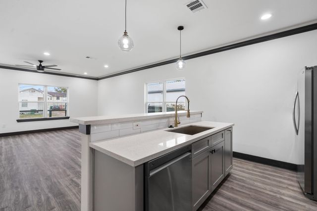 911 Panama Boulevard, Houston, TX 77009